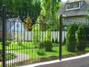 Кованые заборы на ленточном фундаменте 80 метров фото в Боброво