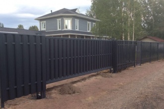 Забор из евроштакетника с бетонированием столбов 80 метров фото в Боброво